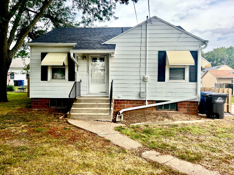 1223 Army Post Rd in Des Moines, IA - Building Photo