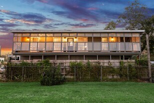 114 Grand Ave in Bacliff, TX - Building Photo