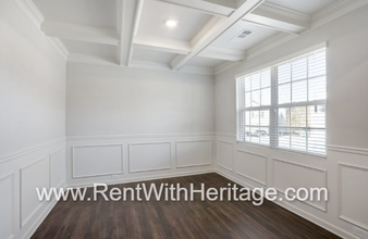 125 Lost Cove Dr in Atlanta, GA - Foto de edificio - Building Photo