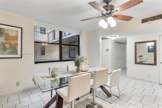 20401 NE 30th Ave in Aventura, FL - Building Photo - Building Photo