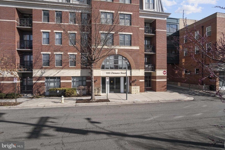 1111 Oronoco St, Unit 429 in Alexandria, VA - Building Photo