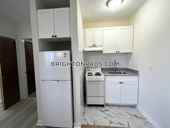 175 N Beacon St, Unit 1 in Boston, MA - Building Photo - Building Photo