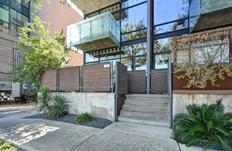 1401 Eva St in Austin, TX - Foto de edificio - Building Photo