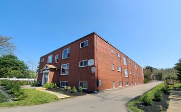 495 Elmwood Dr in Moncton, NB - Building Photo - Building Photo