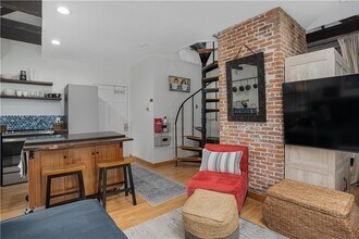 35 Pelham St in Newport, RI - Foto de edificio - Building Photo