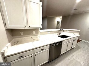 1701 Lake Shore Crest Dr in Reston, VA - Building Photo - Building Photo