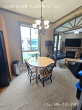 33485 South Fraser Way in Abbotsford, BC - Building Photo - Building Photo