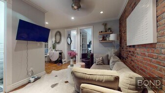 424 E 9th St in New York, NY - Building Photo