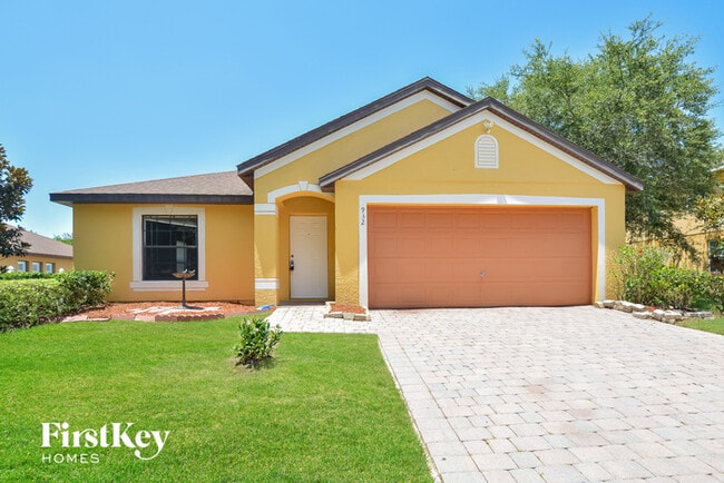 property at 932 Fallbrooke Ave