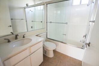 15040 Moorpark St in Sherman Oaks, CA - Building Photo - Building Photo