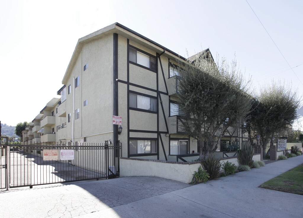 11018 Moorpark Street Apartments in North Hollywood, CA