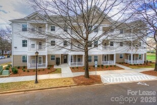 17905 Delmas Dr in Cornelius, NC - Building Photo
