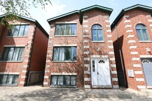 2708 W 37th Plz, Unit 1 in Chicago, IL - Building Photo