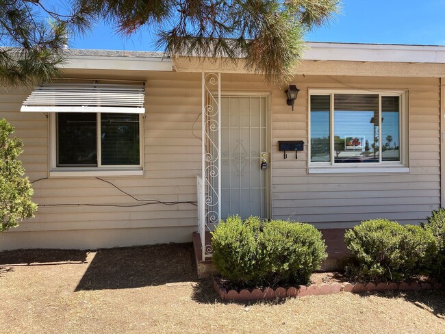 property at 2002 W Gardenia Dr
