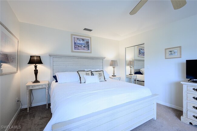 661 Windsurf Ln in Naples, FL - Foto de edificio - Building Photo