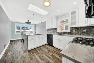 5424 S New England Ave in Chicago, IL - Foto de edificio - Building Photo