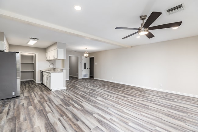 7210 Grass Valley Dr in San Antonio, TX - Building Photo - Building Photo