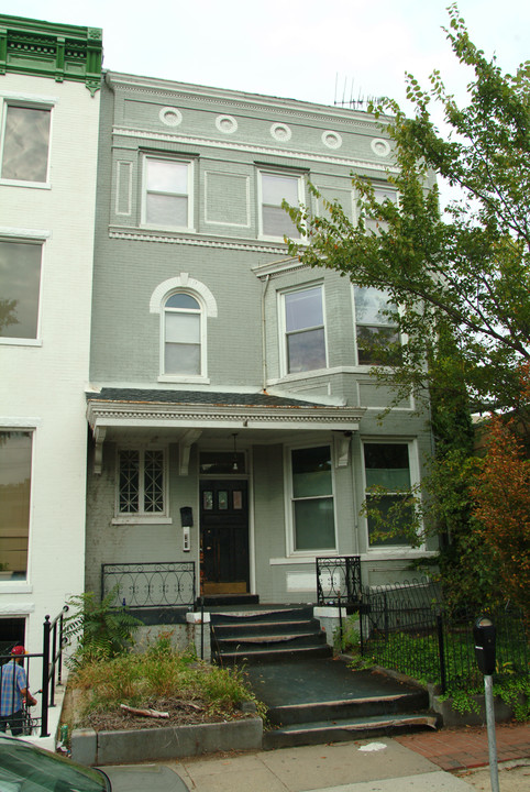 916 W Grace St in Richmond, VA - Foto de edificio