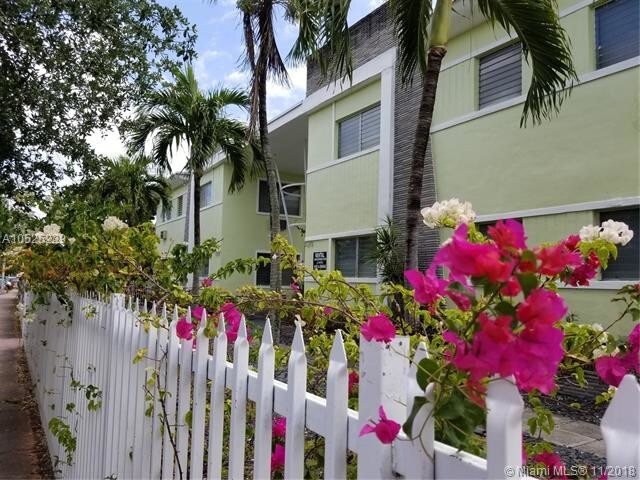 1200 Marseille Dr-Unit -4W in Miami Beach, FL - Building Photo