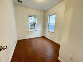 93A Hillside St, Unit 2 in Boston, MA - Building Photo - Building Photo