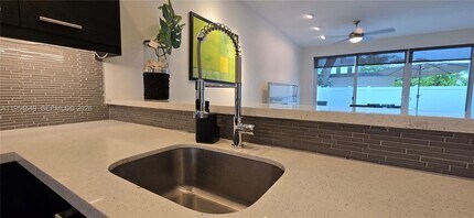 1000 SE 2nd St in Fort Lauderdale, FL - Building Photo - Building Photo