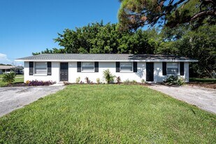 6434 5th St W in Bradenton, FL - Building Photo