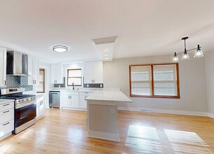 1211 Taylor Ave in Highland Park, IL - Building Photo - Building Photo