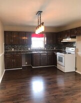 610 W College St in Marshall, MO - Building Photo