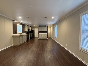 113 Lillian St in Conroe, TX - Building Photo - Building Photo