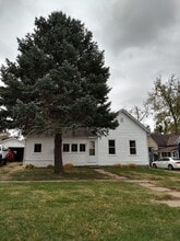 207 W Oak St in Cedar Bluffs, NE - Building Photo - Building Photo