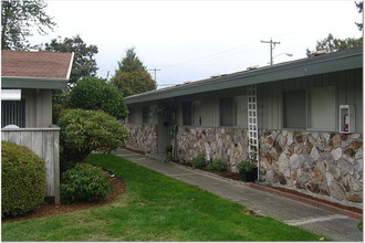 Fairmont Villa Apartments in Portland, OR - Building Photo - Building Photo