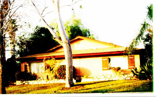 2034 E Sunrise Ln in San Bernardino, CA - Building Photo