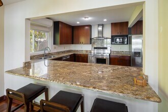 6969 Niumalu Loop in Honolulu, HI - Building Photo - Building Photo