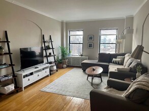 434 W Roscoe St in Chicago, IL - Building Photo - Building Photo