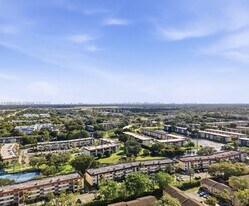 300 S Hollybrook Dr in Pembroke Pines, FL - Building Photo