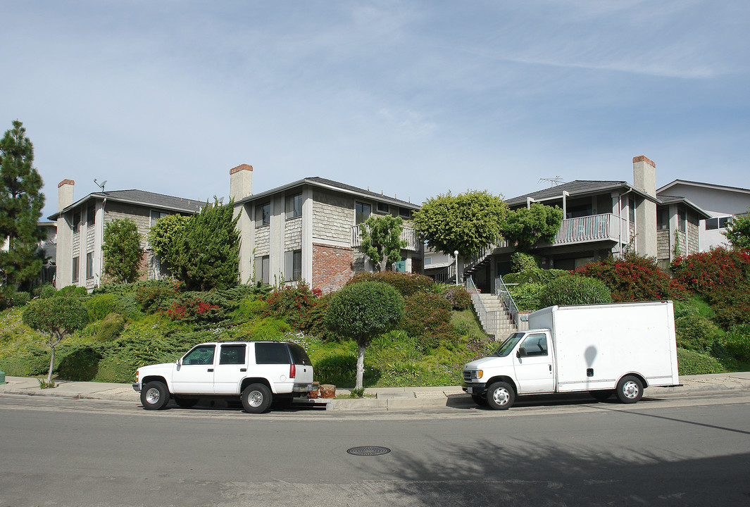 800-808 Amigos Way in Newport Beach, CA - Foto de edificio