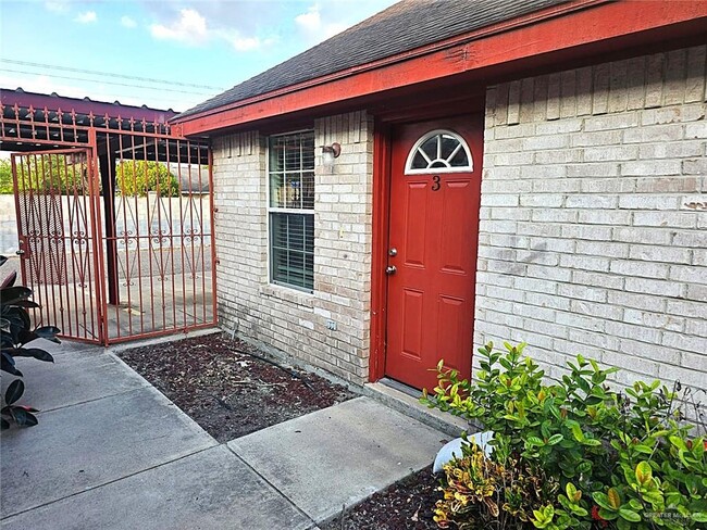 17 West Dr in Edinburg, TX - Building Photo - Building Photo