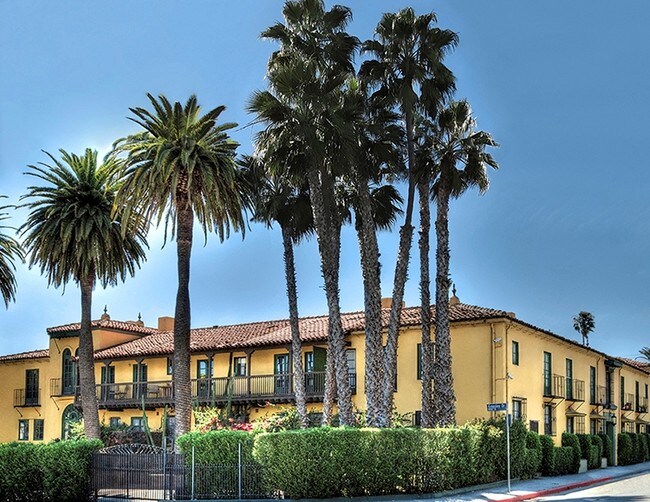 Casa Laguna in Los Angeles, CA - Foto de edificio - Building Photo