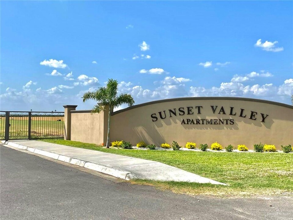 1000 Kentucky St-Unit -4 in Alton, TX - Building Photo