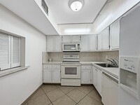 9273 SW 8th St, Unit 215 in Boca Raton, FL - Foto de edificio - Building Photo