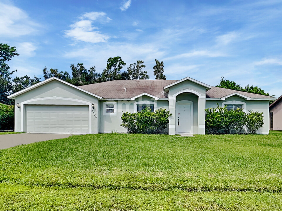 2326 SE Shelter Dr in Port St. Lucie, FL - Building Photo