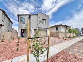 108 Brielle Beacon Ln in Henderson, NV - Building Photo - Building Photo