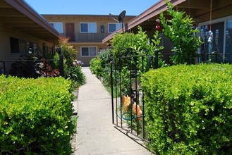 Doolittle Apartments in San Leandro, CA - Building Photo - Building Photo