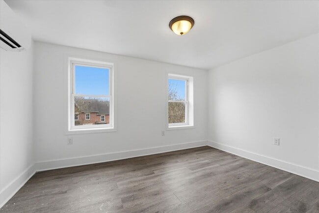 58 E Collom St in Philadelphia, PA - Building Photo - Building Photo