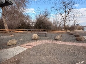 84060 Fred Ashley Rd in Tygh Valley, OR - Building Photo - Building Photo