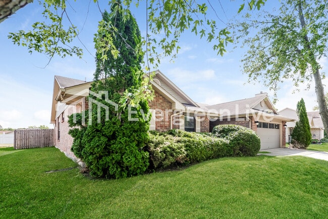 6621 Deer Knolls Dr in Dayton, OH - Building Photo - Building Photo