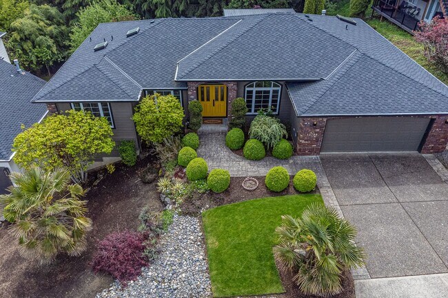 13796 SW Hillshire Dr in Tigard, OR - Foto de edificio - Building Photo