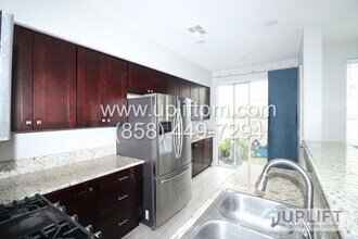 11815 Spruce Run Dr Unit C in San Diego, CA - Building Photo - Building Photo