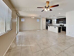 16648 W Sierra St, Unit 11-302 in Surprise, AZ - Foto de edificio - Building Photo