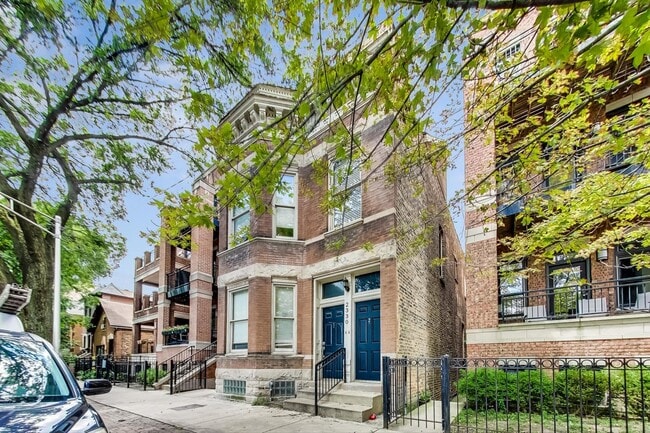 property at 2330 N Greenview Ave